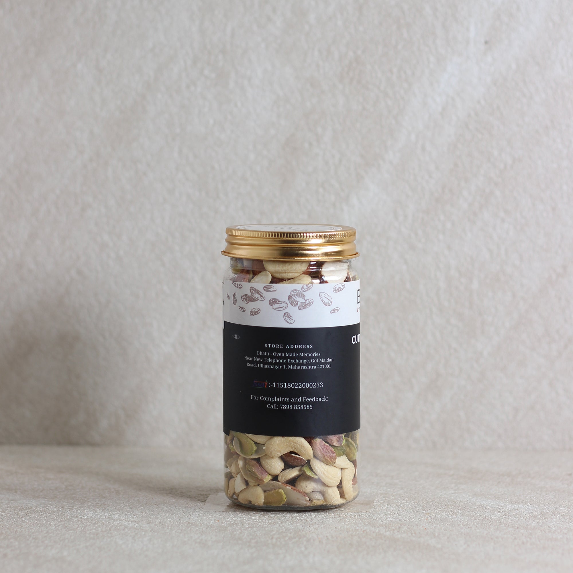 Cutting Roasted Mix Nuts